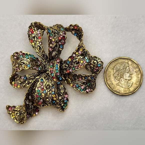 Vintage-Style Rhinestone Filigree Ribbon Bow Brooch / Pin - Picture 3 of 3